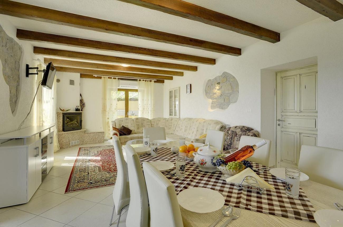 Villa Bella Lupoglav  Εξωτερικό φωτογραφία